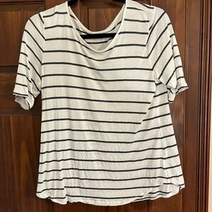 Women’s quarter sleeve v-neck